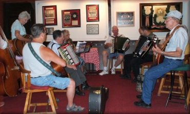 Squeezebox Players jammin' it up.